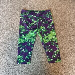 Girls Nike dri-fit capri leggings. Active workout. Size 6